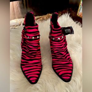 Jessica Simpson booties size 6 1/2 in black and hot pink